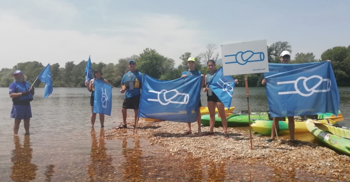 Unes 200 persones participen en la 20a Piraguada en Defensa de lEbre per mantenir viva la lluita antitransvasament