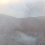 Extingit l’incendi de Tivenys, a la serra de Card-Boix