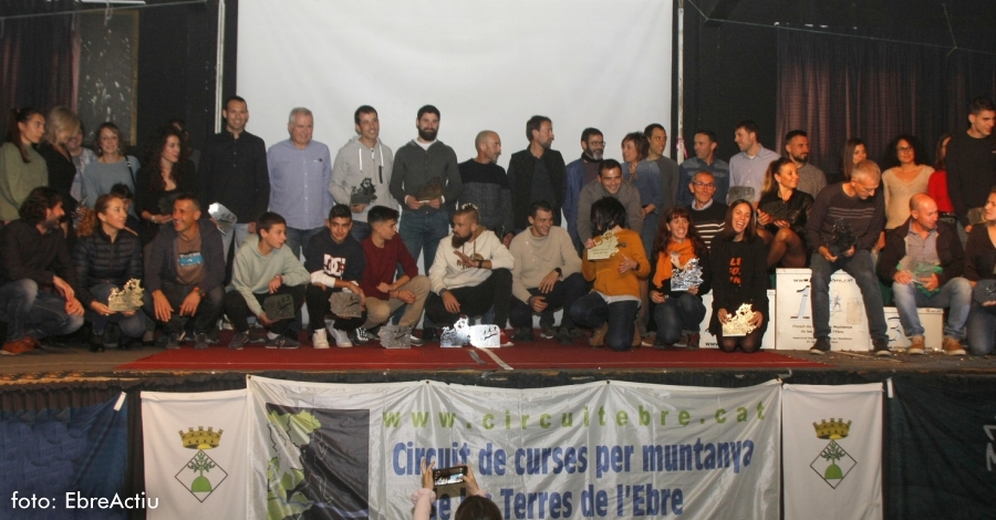 Fotos de lentrega de trofeus dels Circuits de Curses per muntanya i Canicrs Terres de lEbre 2019