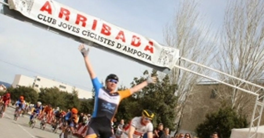 El castellonenc Gabriel Hernndez semporta el 7 Trofeu de Ciclisme Ciutat dAmposta