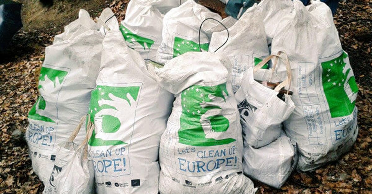 Acci�n de limpieza: El r�o, sin basura