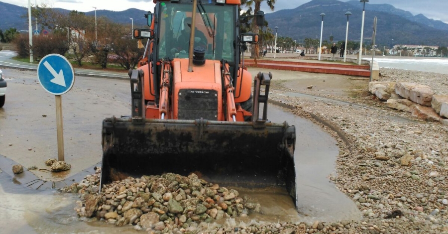 Greus afectacions a Les Cases d�Alcanar a causa del temporal mar�tim del passat cap de setmana