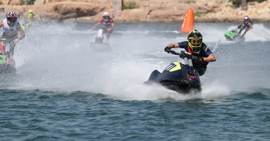 La sexta regata del Campeonato de Catalunya de motos acuticas se celebrar en L’Ampolla