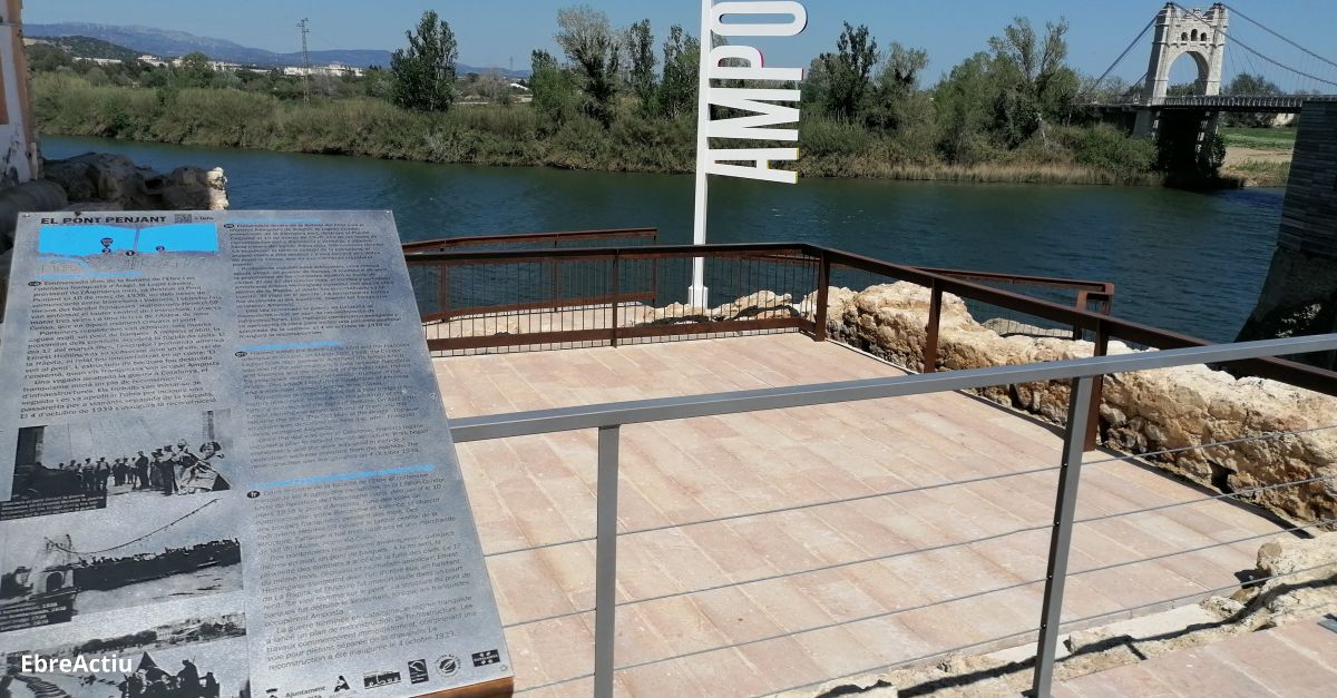 Amposta installa tres panells informatius a lentorn del Pont Penjant