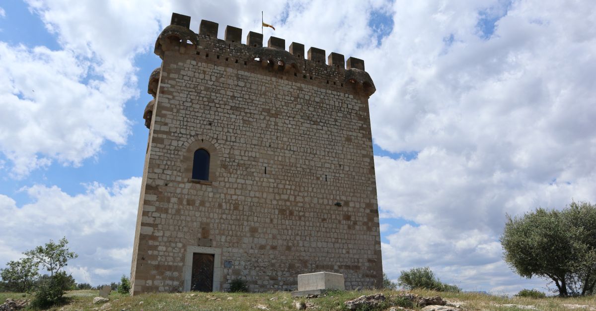 Amposta se suma a lacci pels drets humans dencesa de llum des de torres i talaiots costaners