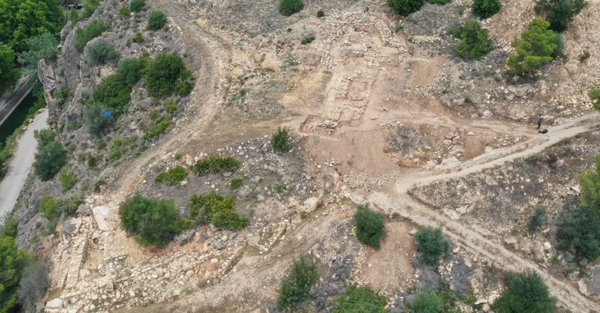 Els arquelegs del GRESEPIA de la URV tornen a lAssut de Tivenys per datar amb precisi linici i el final del poblat