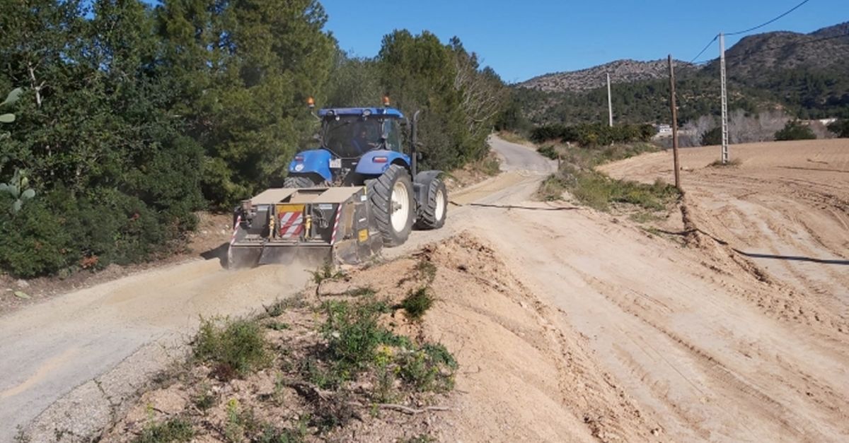 El Consell Comarcal del Baix Ebre millora el ferm de la Via Verda al voltant de l’estaci de Xerta