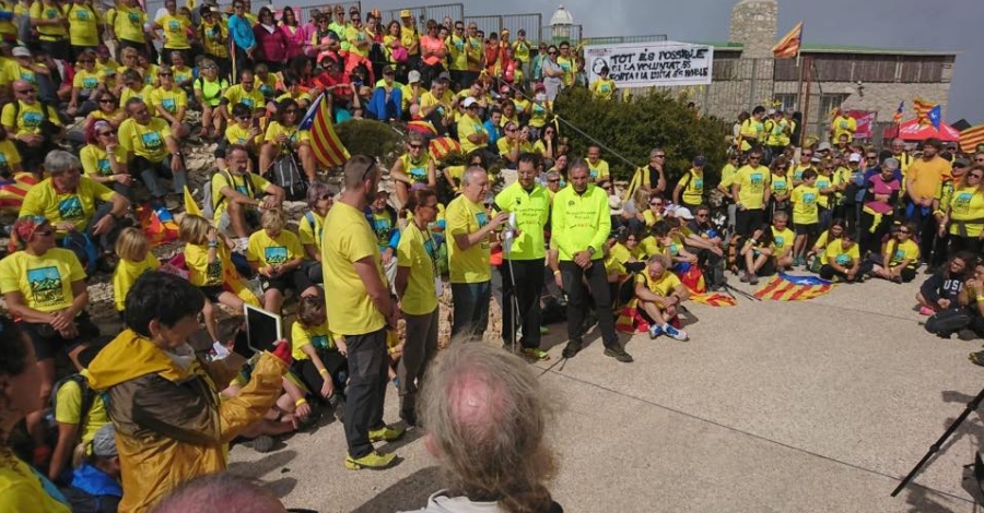 M�s de 16.000 persones clamen per la llibertat des dels cims de Catalunya | EbreActiu.cat, revista digital d&rsquo;oci actiu | Terres de l&rsquo;Ebre ...