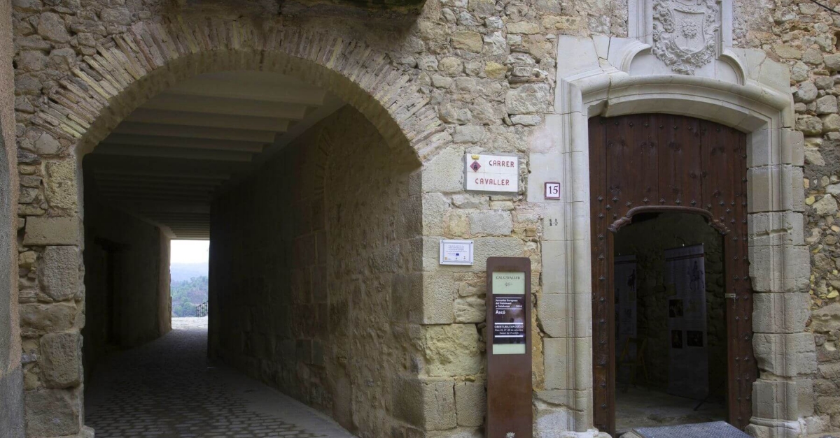 Asc reformar part de Cal Cavaller i hi crear una sala d’exposicions temporals i itinerants