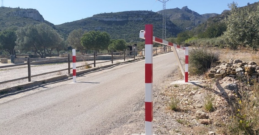Sinstallen barreres en dos dels accessos a la Serra de Montsi