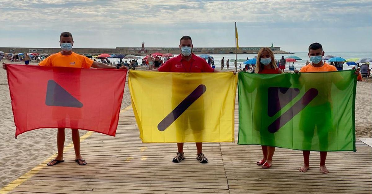 Banderes adaptades a les persones daltniques per a les platges de Benicarl