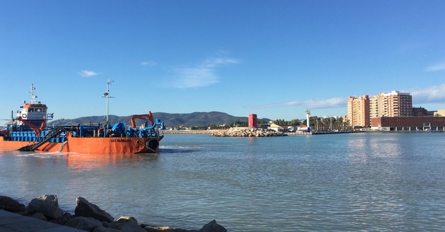 Benicarl draga el port per a recuperar els calats de servei