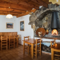 CASA REFUGI EL BOIXAR. CASA LA ROUREDA<br>El Boixar