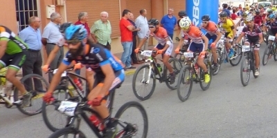 Temperatura alta i alta participaci a la 6a cursa BTT LAuberge de Benissanet