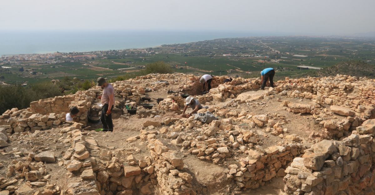 Arquelegs de la UB treballen per demostrar que el jaciment de Sant Jaume dAlcanar era una factoria fencia
