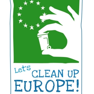 Let�s clean up!. Neteja platja del Serrallo
