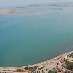 Relax y diversi�n en la playa? S�, en el Camping Ampolla Playa