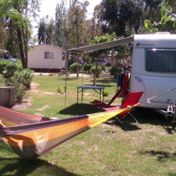 Relax y diversión en la playa? Sí, en el Camping Ampolla Playa