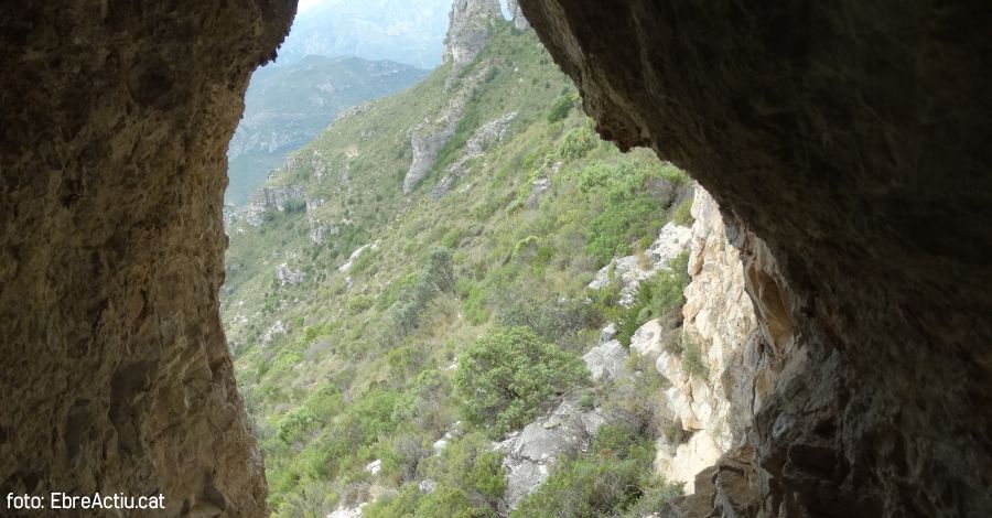 Un Km vertical, dos moles i dos forats