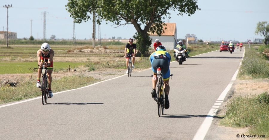 Robert Karas i Cristina Prat guanyen el XIII Ironcat- Copa de les Nacions de l’Ampolla | EbreActiu.cat, revista digital d’oci actiu | Terres de l’Ebre ...