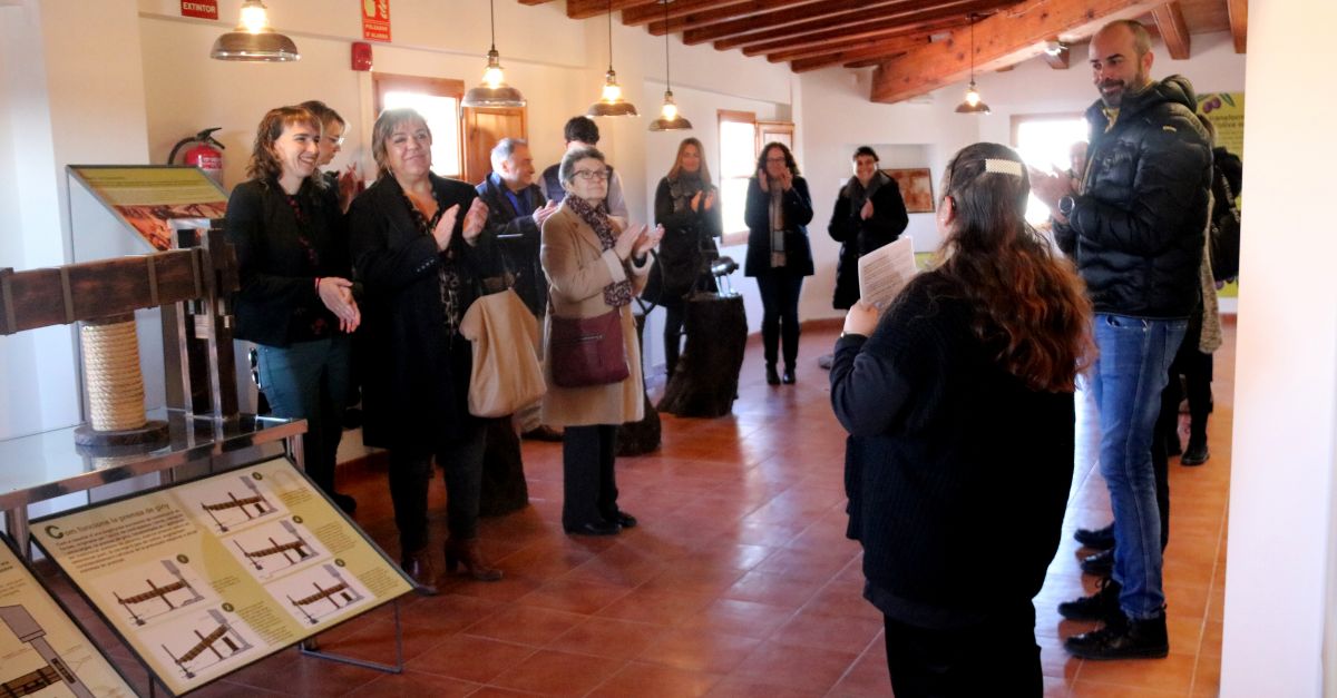 Persones amb discapacitat posen en marxa el nou centre dinterpretaci la Casa de lOli de Tortosa
