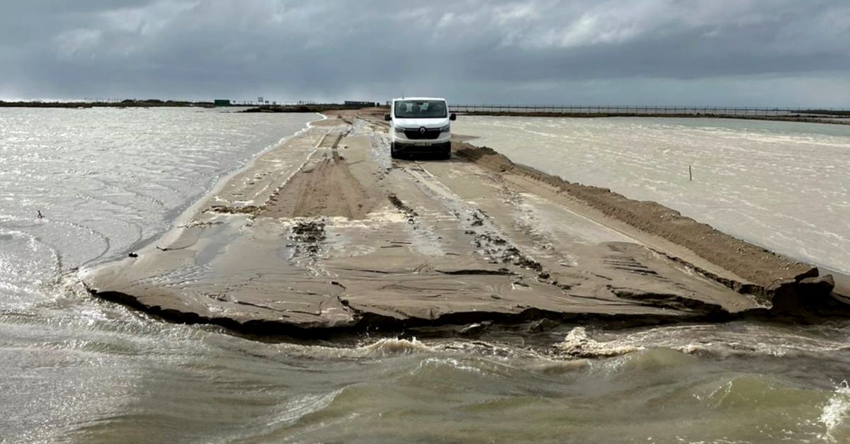 Les Salines de la Trinitat aturen lactivitat fins dilluns perqu els aiguats han inundat el nou cam daccs