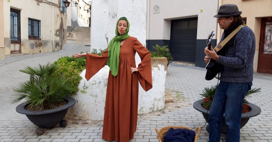 Un espectacle fa reviure una de les tradicions jueves al call de Remolins: la Festa de les Llums
