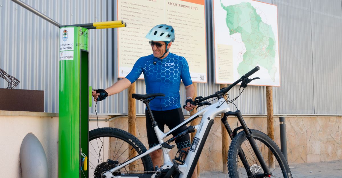 El Perell installa una estaci dautoreparaci i manteniment de bicicletes