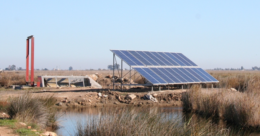 Una estaci� de bombament amb energia solar permet reduir la salinitzaci� de la llacuna de l&rsquo;Encanyissada