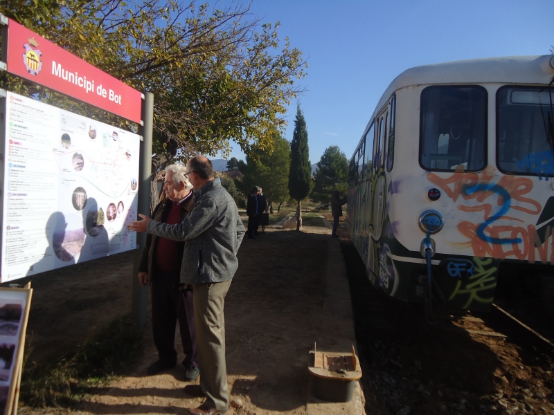 Un ferrobus a l’antiga estació de Bot donarà servei de bar a la Via Verda | EbreActiu.cat, revista digital d’oci actiu | Terres de l’Ebre ... Un ferrobus a l’antiga estació de Bot donarà servei de bar a la Via Verda | EbreActiu.cat, revista digital d’oci actiu | Terres de l’Ebre ...
