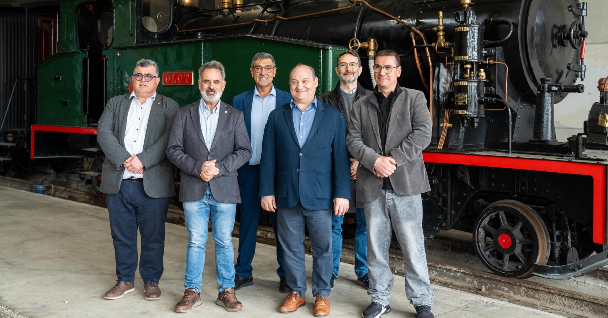 Ferrocarrils cedeix trens histrics al Museu de Mra la Nova | EbreActiu.cat, revista digital d’oci actiu | Terres de l’Ebre ...