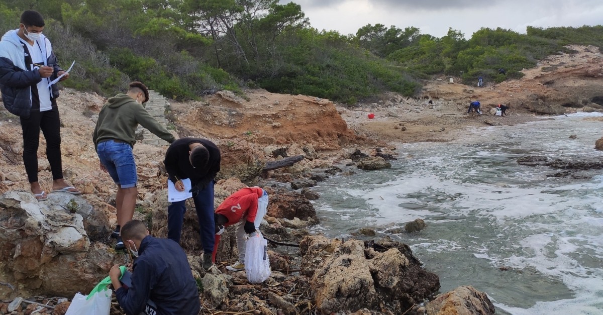 Grallsia fa diverses accions de recollida de deixalles a lEIN Cap Santes Creus