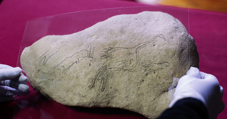 Un gravat rupestre trobat a Margalef, obra mestra de l’art paleoltic europeu