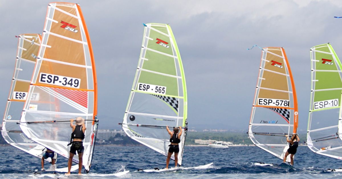 Segunda regata del circuito de windsurf  �Terres de Mestral�