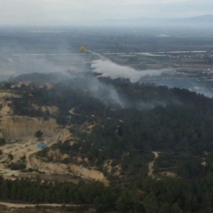 Un incendi crema al coll del Rajoler a Campred�