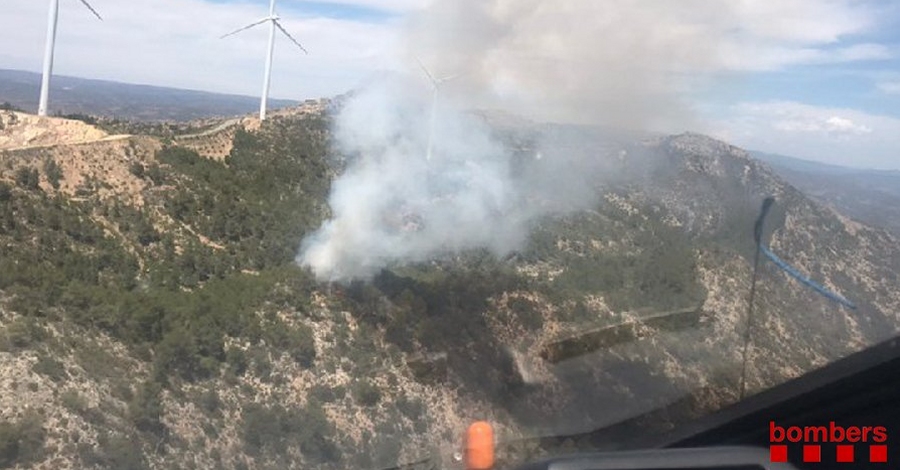 Bombers treballen en un incendi de vegetació a les afores de Móra d’Ebre | EbreActiu.cat, revista digital d’oci actiu | Terres de l’Ebre ... Bombers treballen en un incendi de vegetació a les afores de Móra d’Ebre | EbreActiu.cat, revista digital d’oci actiu | Terres de l’Ebre ...