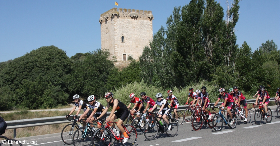 Els ciclistes ebrencs es manifesten contra els accidents en carretera