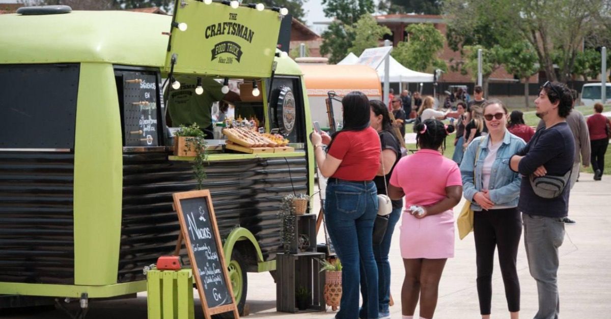 El Festival Food Trucks atrau unes 6.000 persones al parc dels Xiribecs dAmposta