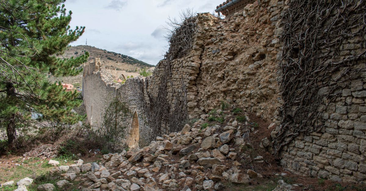 Morella comena la restauraci de laqeducte del segle XIV