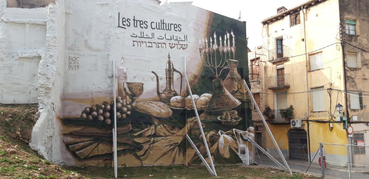 Una intervenci artstica de Roc Blackbloc millora el barri de Sant Jaume amb imatges que recorren la histria de Tortosa | EbreActiu.cat, revista digital d’oci actiu | Terres de l’Ebre ...