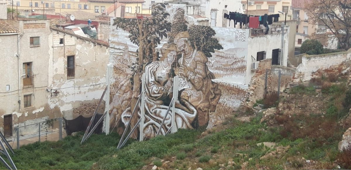 Una intervenci artstica de Roc Blackbloc millora el barri de Sant Jaume amb imatges que recorren la histria de Tortosa | EbreActiu.cat, revista digital d’oci actiu | Terres de l’Ebre ...