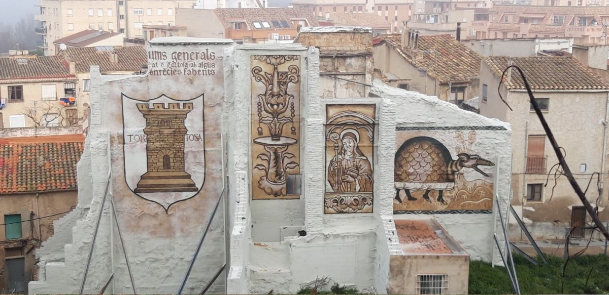 Una intervenci artstica de Roc Blackbloc millora el barri de Sant Jaume amb imatges que recorren la histria de Tortosa | EbreActiu.cat, revista digital d’oci actiu | Terres de l’Ebre ...