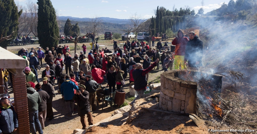 M�s de 200 persones descobreixen el proc�s de destil�laci� de l&rsquo;oli de ginebre a Riba-roja d&rsquo;Ebre | EbreActiu.cat, revista digital d&rsquo;oci actiu | Terres de l&rsquo;Ebre ...