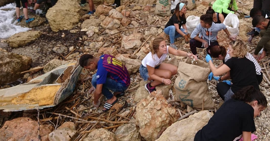 Recullen 450 quilos de plàstics i altres deixalles a la Punta de l’Àliga, a l’Ametlla de Mar | EbreActiu.cat, revista digital d’oci actiu | Terres de l’Ebre ... Recullen 450 quilos de plàstics i altres deixalles a la Punta de l’Àliga, a l’Ametlla de Mar | EbreActiu.cat, revista digital d’oci actiu | Terres de l’Ebre ...