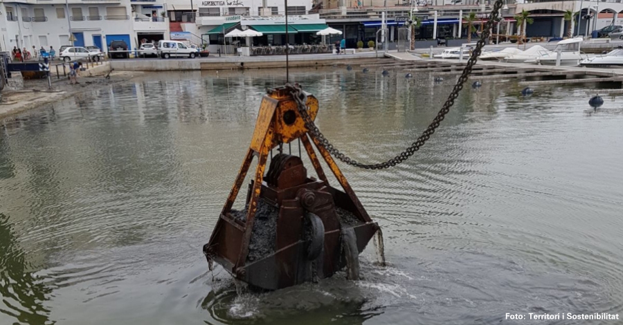 Ports de la Generalitat promou una neteja del fons mar� al port de l�Ampolla