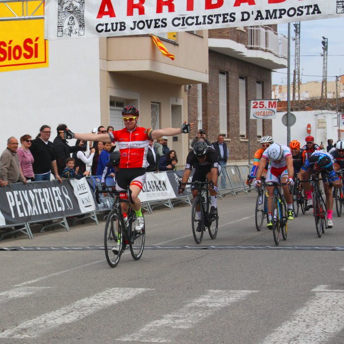 Antonio Miguel Parra, del C.C. Palafrugell, s�emporta el Trofeu Ciutat d�Amposta de Ciclisme
