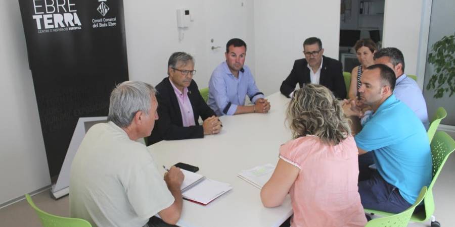 El Consell Comarcal del Baix Ebre i l’Ajuntament de Deltebre signen un conveni de collaboraci per a l’s d’EbreTerra | EbreActiu.cat, revista digital d’oci actiu | Terres de l’Ebre ...