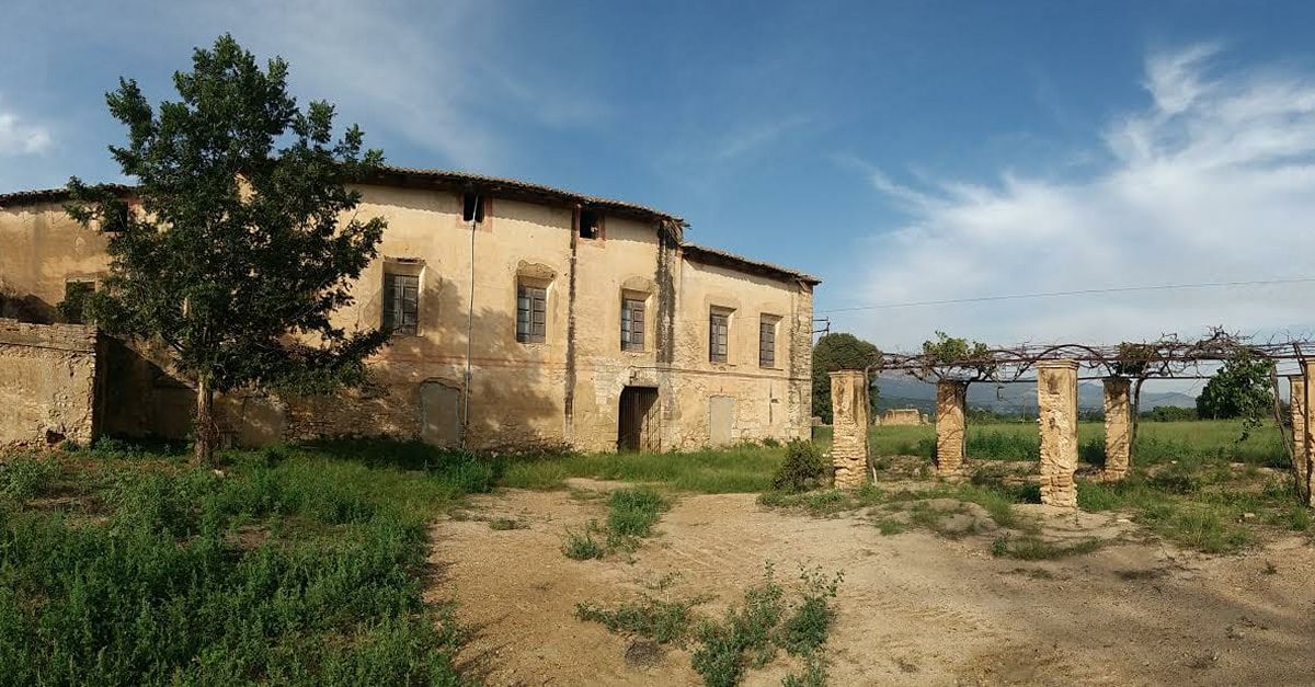 Continuen les tasques per a la recuperaci del Mas del Bisbe de Btem amb l’apuntalament de l’edifici