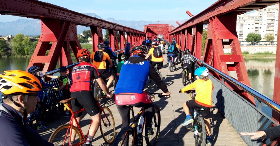 Més de 400 ciclistes recorren la Via Verda des de Tortosa fins a Aldover, en el marc de la 67a Festa de la Bicicleta | EbreActiu.cat, revista digital d’oci actiu | Terres de l’Ebre ... Més de 400 ciclistes recorren la Via Verda des de Tortosa fins a Aldover, en el marc de la 67a Festa de la Bicicleta | EbreActiu.cat, revista digital d’oci actiu | Terres de l’Ebre ...