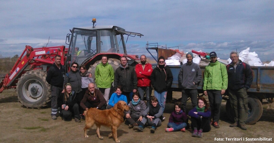 Uns 200 voluntaris recullen 4 tones de brossa d&rsquo;espais naturals del Delta de l&rsquo;Ebre | EbreActiu.cat, revista digital d&rsquo;oci actiu | Terres de l&rsquo;Ebre ...